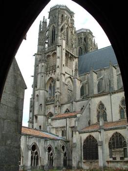 Cathédrale Saint-Etienne, ToulTours vus du cloître