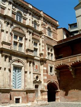 Toulouse - Hôtel d'Assézat - Façade Renaissance sur cour et galerie