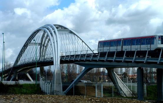 Ligne A du métro de Toulouse: Viaduc du VAL au-dessus de la rocade Est:Franchissement d'une rame de métro