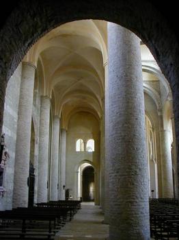Abbatiale Saint-Philibert, Tournus.Bas-côté de la nef