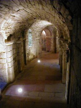 Abbatiale Saint-Philibert, Tournus.Déambulatoire de la crypte