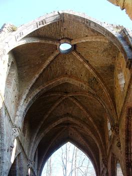 Abbaye de Trois-Fontaines - Eglise abbatiale - Restes de la voûte de la nef