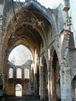 Abbaye de Trois-Fontaines - Eglise abbatiale - Restes du vaisseau central et de la façade occidentale