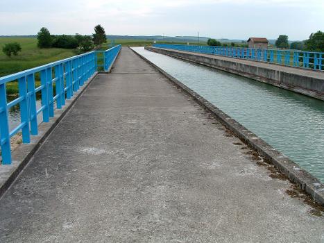 Pont-canal sur la Meuse, TrousseyVu du canal