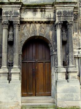 Pontoise - Cathédrale Saint-Maclou - Façade occidentale - Portail donnant accès au collatéral de droite construit vers 1578 (attribué sans preuve à Nicolas Le Mercier comme le reste du collatéral et des chapelles)