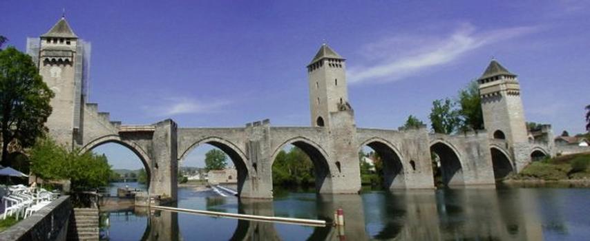 Pont Valentré in Cahors – Gesamtansicht