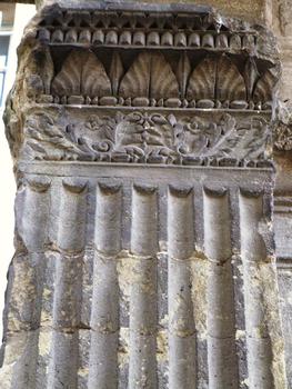 Carpentras - L'arc romain - Détail de la décoration