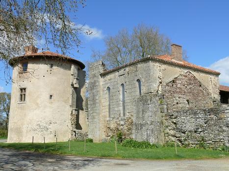 Les Herbiers - Abbaye Notre-Dame de La Grainetière - Tour de l'abbé et reste du réfectoire servant aujourd'hui de salle d'accueil