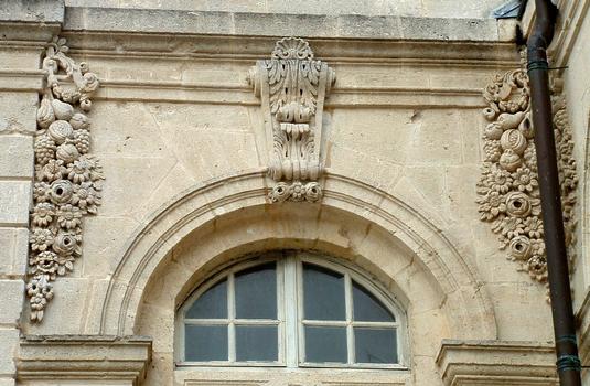 Verdun - Palais épiscopal - Centre mondial de la Paix - Bâtiment central - Détail de la décoration
