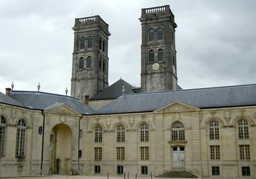 Bischofspalast und Kathedrale Notre-Dame in Verdun