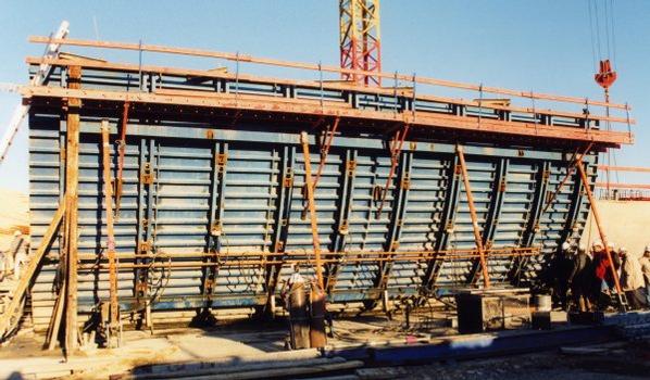 Formwork at the casting yard of the incrementally launched part