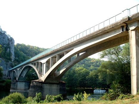 Bridge over the Lot, Vers