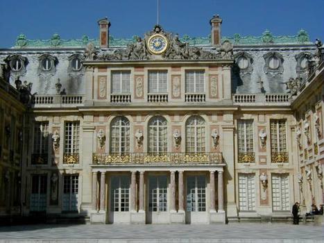 Château de VersaillesFaçade sur la cour de Marbre