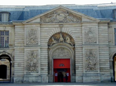 Château de VersaillesGrandes écuries
Portail d'entrée