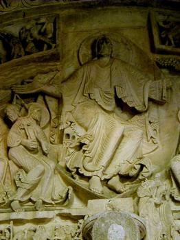 Basilique de la Madeleine à VézelayTympan - Christ de la Pentecôte