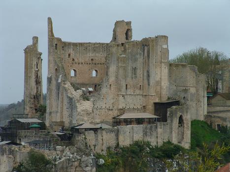Chauvigny et ses châteaux - Le château Baronnial à l'extrémité de l'éperon rocheux