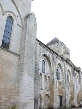 Nouaillé-Maupertuis - Abbaye Saint-Junien - Abbatiale - Façade nord