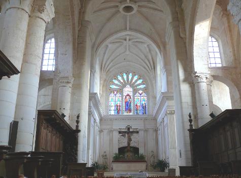 Nouaillé-Maupertuis - Abbaye Saint-Junien - Abbatiale - Croisée du transept et choeur