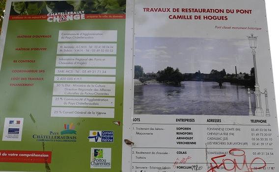 Châtellerault - Pont Camille de Hogues - Panneau d'information sur les travaux de restauration du pont