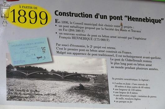 Châtellerault - Pont Camille de Hogues - Panneau d'information sur l'histoire du pont : 1899