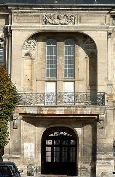 Château de Villers-Cotterêts - Façade sur l'avant-cour ou cour Henri II - Porte