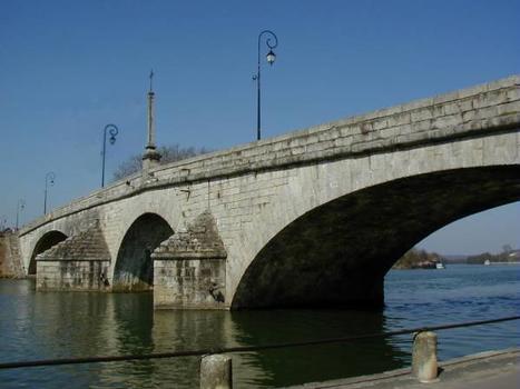 Pont de Villeneuve-sur-Yonne