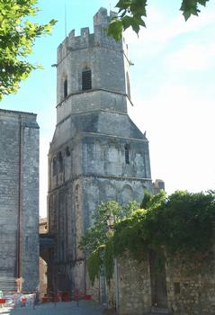 Viviers - Tour Saint-Michel - La tour vue du Nord avec la cathédrale à gauche