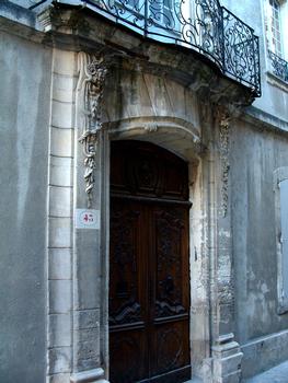 Viviers - Hôtel de Tourville - Porte d'entrée et balcon
