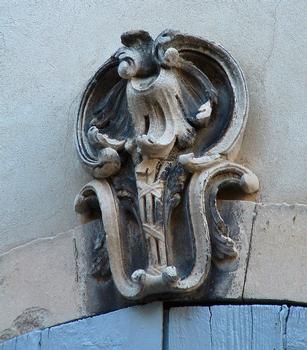 Viviers - Hôtel Mercoyrol de Beaulieu - Décoration d'une fenêtre