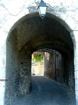 Viviers - Porte de l'Abri - La porte donnant accès à la place de l'Ormeau