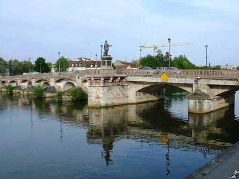 Auxerre - Pont Paul-Bert vu de l'aval