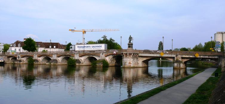 Auxerre - Pont Paul-Bert vu de l'aval