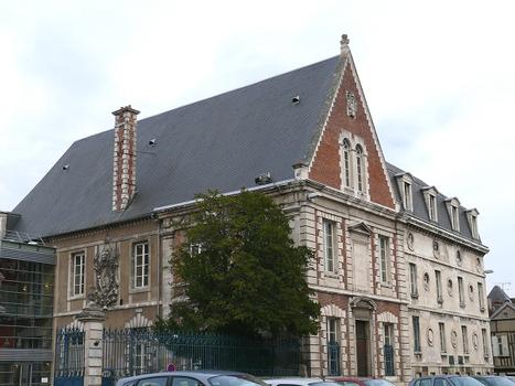 Hôtel de ville (Auxerre)- Hôtel de ville - Bâtiments place de l'Hôtel-de-ville