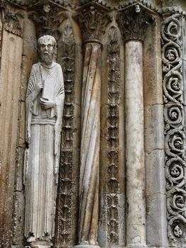 Avallon - Collégiale Saint-Lazare - Portail central - Statue-colonne du 12ème siècle: Avallon - Collégiale Saint-Lazare - Portail central - Statue-colonne du 12 ème siècle