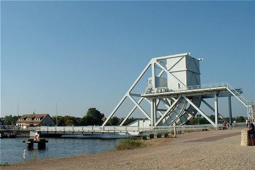 Le nouveau Pegasus Bridge sur le Canal de l'Orne