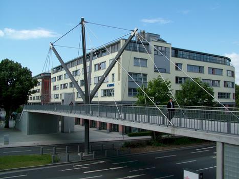Fußgängerbrücke über den Hessenring (Bad Homburg vor der Höhe, 2002)