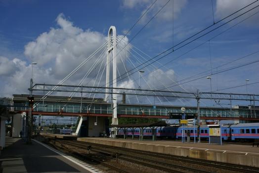 Fußgängerbrücke am Bahnhof Hallsberg