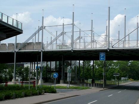 Expo 2000 Zentraltbrücke im Messegelände Hannover