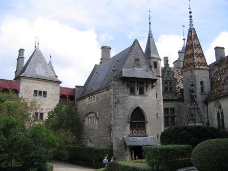 La Rochepot Castle (Bourgogne)