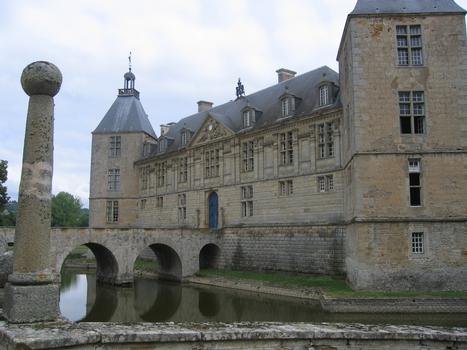 Sully Castle (Bourgogne)