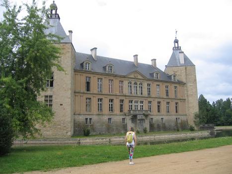 Sully Castle (Bourgogne)