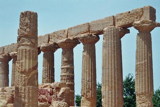 Les ruines du temple (grec) d'Hèra, rebaptisé de Junon lacinienne par les Romains, à Agrigente