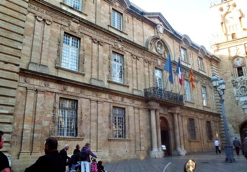 La façade de l'hôtel de ville d'Aix-en-Provence