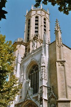 La tour et la façade de la cathédrale dx'Aix-en-Provence (Bouches-du-Rhône)