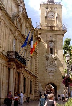 Le beffroi jouxtant l'hôtel de ville d'Aix-en-Provence