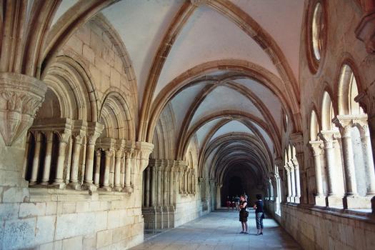 Le cloître de l'abbaye cistercienne d'Alcobaça (Leiria)