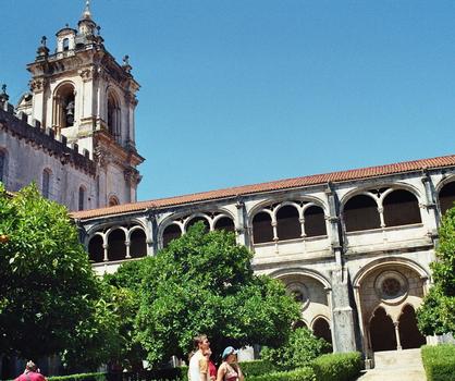 Le cloître du monastère cistercien Santa Maria cistercienne d'Alcobaça (Leiria), de pur style manuélin