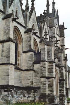 L'église Notre-Dame d'Alsemberg (commune de Beersel) est de style gothique tardif et a été construite de 1350 à 1450 (environ)