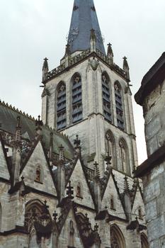 L'église Notre-Dame d'Alsemberg (Beersel) a été achevée en 1470. Son clocher-tour a été construit de 1503 à 1527