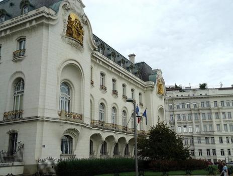 L'architecte français Georges Chédanne érigea cet édifice typique de l'Art Nouveau français